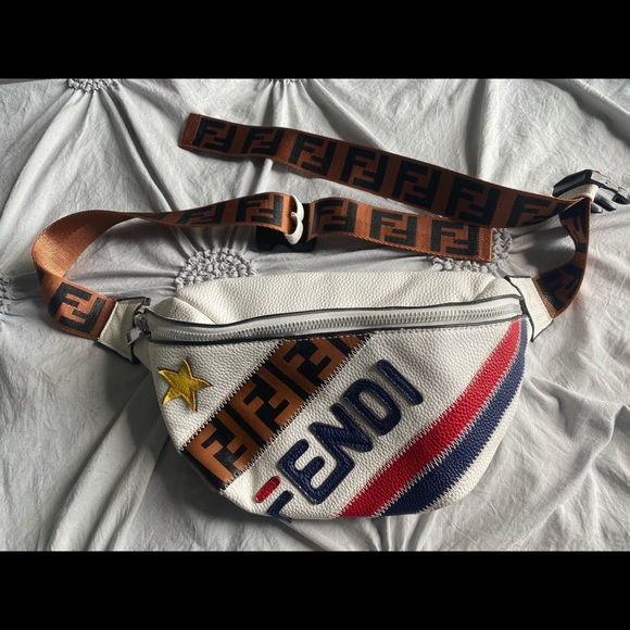 Non Authentic “Fendi” Belt Bag - Picture 7 of 7